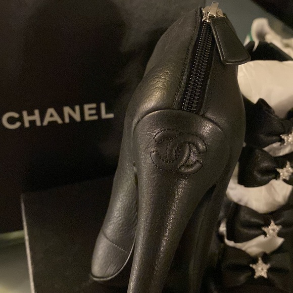 CHANEL 💯%Auth&NIB MetierDeArts RUNWAY high heel shoe booties w/ crystals & bows - Picture 4 of 15